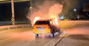 Bursa'da seyir halindeki otomobil alev alev yandı: o anlar kamerada