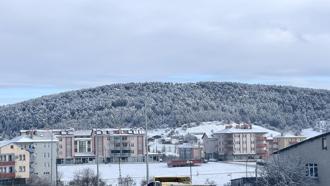 Karabük ve Bolu'da kar yağışı sürüyor