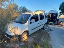 Antalya’da otomobille çarpışan motosikletli yaralandı