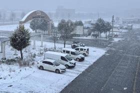 Düzce, Kocaeli ve Sakarya'da kar aralıklarla sürüyor