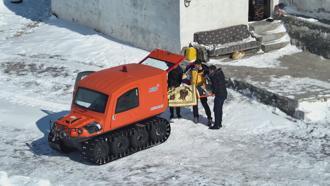 Kapalı Yolda Paletli Ambulansla Hastaya Ulaşıldı