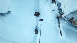 Kardan yolu kapanan köydeki hastaya ilaçları dronla ulaştırıldı