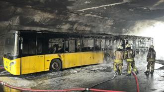 Başakşehir'de seyir halindeki İETT otobüsü yandı