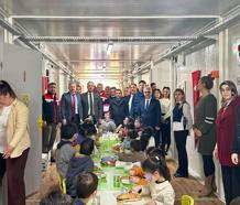Hatay’da özel öğrencilere balık ekmek ikram edildi