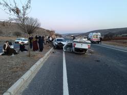 Mardin’de otomobiller kafa kafaya çarpıştı: 7 yaralı
