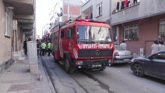 İstanbul - Bağcılar'da 4 katlı binada yangın: 1 ölü