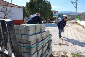 Osmanlıca Mahallesi'nde yıllara kilit parke taşı döşendi