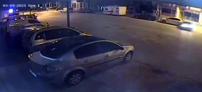 Park Halindeki Araçlara Çarptı: 2 Yaralı