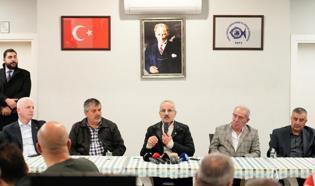 İstanbul- Bakan Uraloğlu, Sarıyer'de balıkçılarla sahur yaptı
