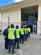 Artvin'de otomobilde 4 kaçak göçmen yakalandı