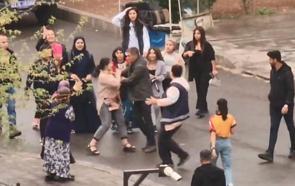 Adliye önünde tekmeli-yumruklu kavga