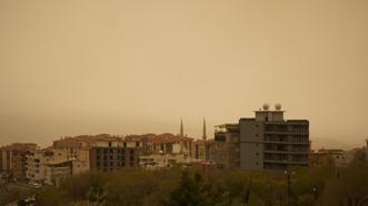 Diyarbakır ve Şırnak’ta toz taşınımı etkili oldu