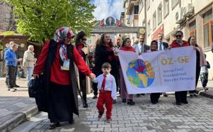 Artvin'de otizm farkındalığı için yürüyüş düzenlendi