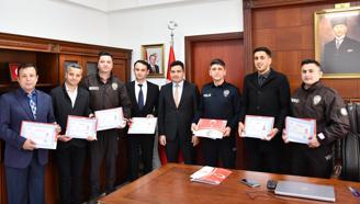 Zonguldak'ta uyuşturucuyla mücadelede başarı gösteren emniyet personeli onurlandırdı