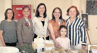 Ege’nin ilk liflik keten çeşitleri çiçek açtı