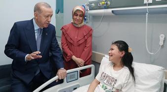 Erdoğan'dan açılışı yapılan hastanede hasta ziyareti