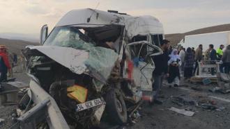 Son dakika... Van’da korkunç kaza! Çok sayıda ölü ve yaralı var
