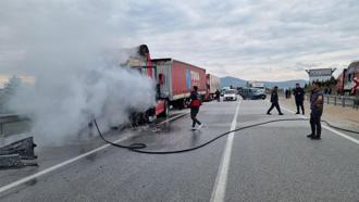 Kütahya'da seyir halindeki tırda çıkan yangın söndürüldü