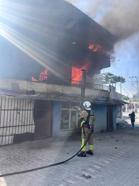 Hatay'da 3 katlı bina yandı; 4 kişi dumandan etkilendi