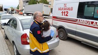 4 metreden moloz çuvallarının üzerine düşen Ayşe, yaralandı