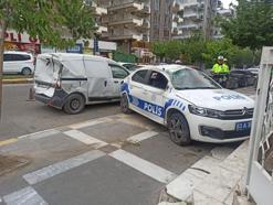 Şanlıurfa'da 3 aracın karıştığı kazada biri polis 2 kişi yaralandı
