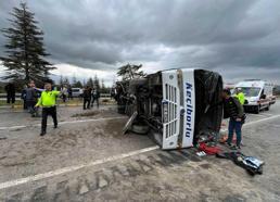 Isparta'da yolcu midibüsü devrildi: 16 yaralı