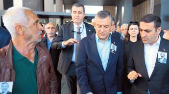 Sabıkalıdan Özel'e yumruk