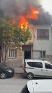 Darıca'da 3 ev yandı, 2 itfaiye eri yaralandı
