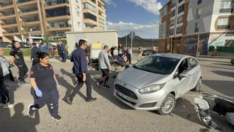 Sivas'ta otomobil ile motosiklet çarpıştı; polis memuru yaralandı