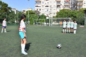 İzmir'de Kız Öğrenciler İçin Futbol Turnuvası