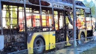Başakşehir'de İETT otobüsü alev alev yandı