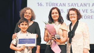 Sanat Ödülü Derya Sönmez’e