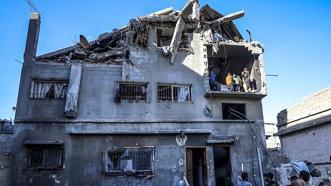 Gazze'de son 24 saatte 98 Filistinli hayatını kaybetti