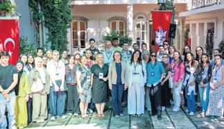 Dünya gençleri Tarihi Konak’ta