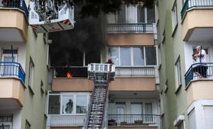 Yangında mahsur kalan 6 kişi, balkondan kurtarıldı