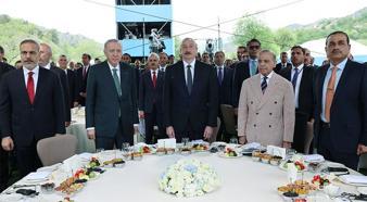 Cumhurbaşkanı Erdoğan, Azerbaycan Bağımsızlık Günü'nde düzenlenen konsere katıldı