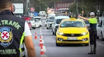 TRAFİK CEZA KANUNLARI 2025 | Yeni trafik cezaları meclisten geçti mi? Trafik cezaları yeni düzenleme: Kırmızı ışık cezası 2025