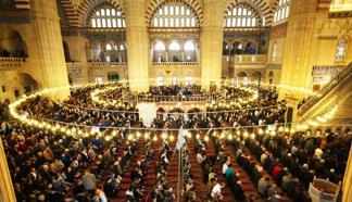 BAYRAM NAMAZI KAÇTA İSTANBUL? Bayram namazı ne zaman, saat kaçta 2025? Bayram namazı kaç rekat, kılınışı nasıl?