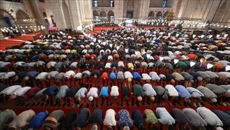 Bayram namazı kılınışı: Bayram namazı nasıl kılınır, tek başına kılınır mı? Diyanet ile Kurban Bayramı namazı kaç rekat, nasıl niyet edilir?