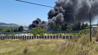 İstanbul- Maltepe'de seramik malzemelerin bulunduğu depoda yangın