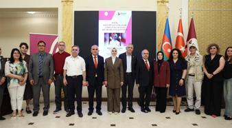 Bakan Göktaş Bakü'de öğrencilerle bir araya geldi