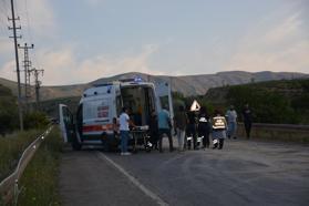 Kayseri'de yola dökülen madeni yağ nedeniyle devrilen motosikletteki 2 kişi yaralandı