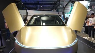 Tesla'nın sürücüsüz Cybercab aracı görücüye çıktı