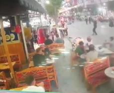 İstanbul- Gaziosmanpaşa'da sürücüsünün kontrolünden çıkan motosiklet kafeteryaya daldı