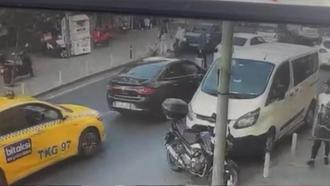 Kağıthane'de feci kaza! Fren yerine gaza bastı: 4 araca çarptı
