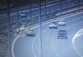 Otomobilin taksiyle çarpıştığı kaza kamerada: 1 ölü