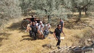 Devrilen traktörün altında kalan sürücü öldü