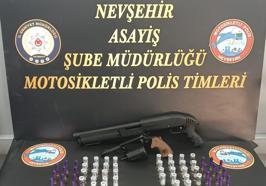Nevşehir'de bir araçta ruhsatsız 2 silah ve fişek ele geçirildi
