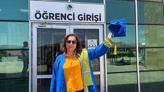 Çocukları gizlice YKS’ye başvurdu, 59 yaşında üniversiteyi bitirdi!