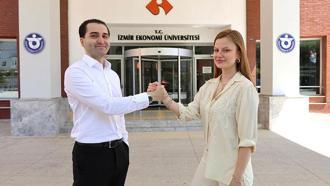 İEÜ’lü iki genç Hollanda yolcusu! Avrupa’dan tam burs kazandılar